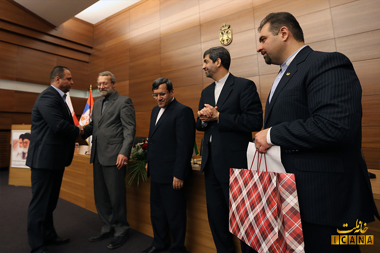 لاریجانی در جمع ایرانیان مقیم صربستان
