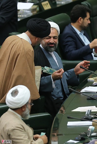 حواشی امروز صحن علنی مجلس
