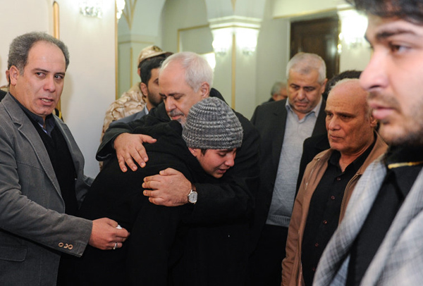 استقبال ظریف از پیکر شهید اسدی
