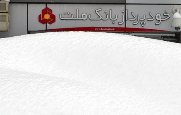توزیع نان و آب معدنی در تنکابن