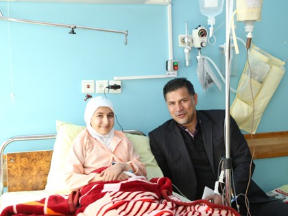 علی دایی در کنار کودکان سرطانی
