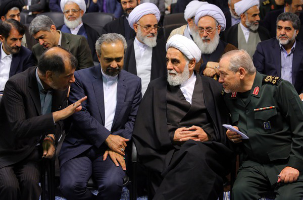 دیدار جمعی از مسئولان با رهبرانقلاب