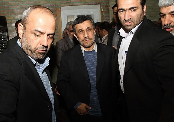 احمدی‌نژاد در تشییع پدر شهید کاوه