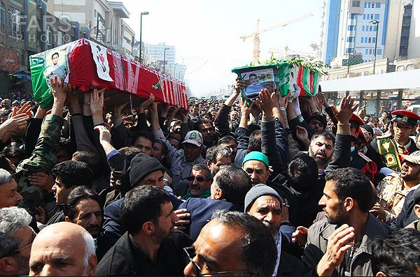 احمدی‌نژاد در تشییع پدر شهید کاوه