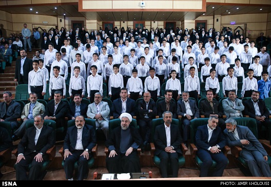 مراسم افطار روحانی با ایتام