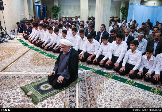 مراسم افطار روحانی با ایتام