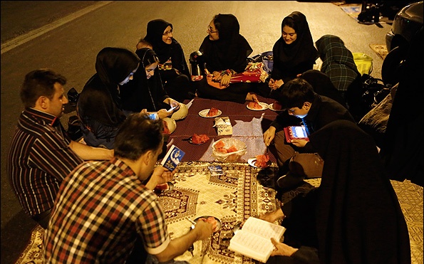 مراسم احیا شب بیست وسوم ماه رمضان سحرگاه امروزدوشنبه با حضور گسترده مردم در سراسر کشور برگزار شد.