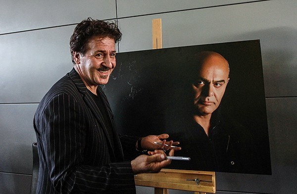 مراسم کلید خوردن فیلم سینمایی هاری و تجلیل از جمشید هاشم پور عصر امروز یکشنبه در پردیس سینما ملت تهران برگزار شد.