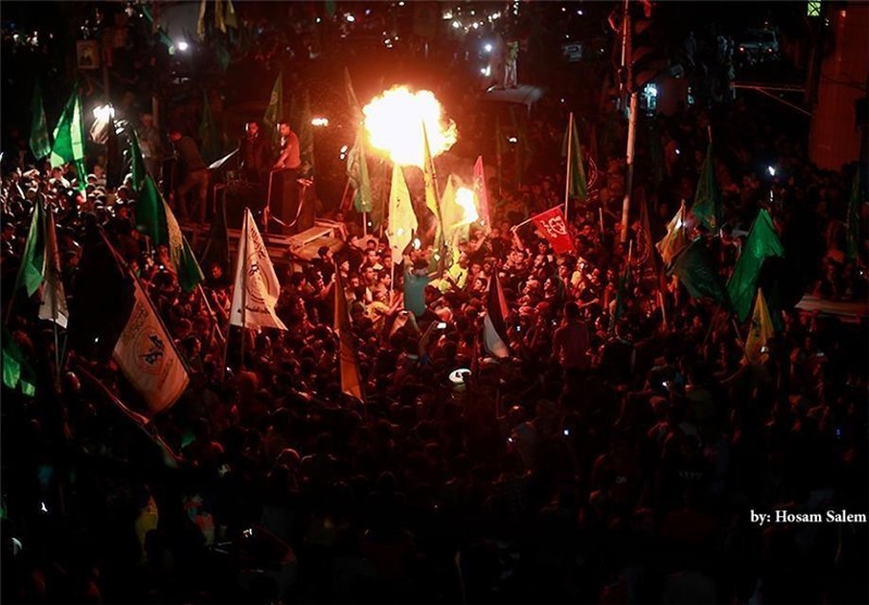 مردم فلسطین با سردادن فریاد الله اکبر شادی خود را از پیروزی مقاومت ابراز کردند.