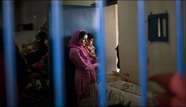 زندان زنان "هرات" به دلیل داشتن برنامه‌ها و خدمات اجتماعی و انسانی، از ویژگی خاصی برخوردار است.در زندان هرات 140 زن نگهداری می شوند که به خاطر جرم‌های مختلفی مانند قتل، تجارت مواد مخدر و فرار از منزل