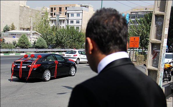 شروع زندگی مشترک برای جوانان از نقاط عطف زندگی محسوب می‌شود. «با اجازه پدر و مادرم؛ بله!» این جمله را بارها و بارها سر سفره‌های عقد شنیده‌ایم. تعدادی از جوانان در شرف ازدواج ِ کشور، مراسم جشن عروسی خ
