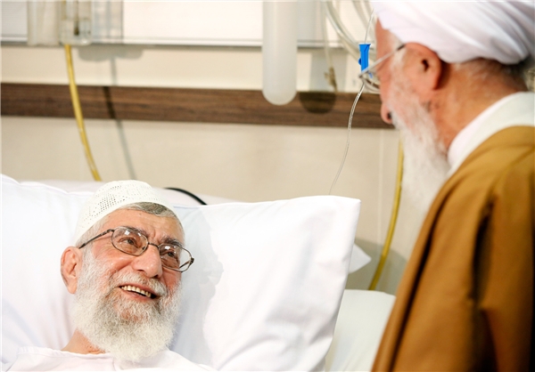 حضرت آیت‌الله جوادی آملی عصر روز سه شنبه با حضور در بیمارستان از رهبر انقلاب اسلامی عیادت کردند.
