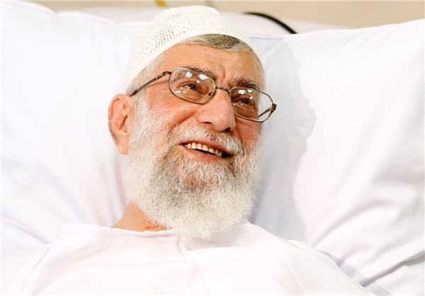حضرت آیت‌الله جوادی آملی عصر روز سه شنبه با حضور در بیمارستان از رهبر انقلاب اسلامی عیادت کردند.