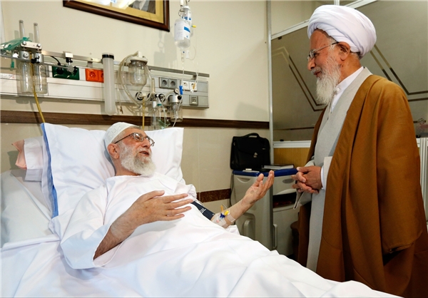 حضرت آیت‌الله جوادی آملی عصر روز سه شنبه با حضور در بیمارستان از رهبر انقلاب اسلامی عیادت کردند.