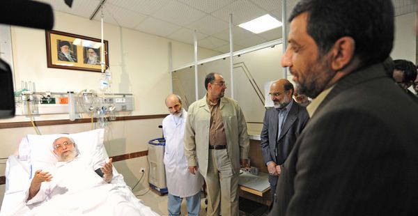 عیادت از رهبرانقلاب