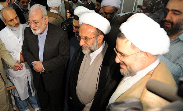 عیادت تعدادی از شخصیت‌های شرکت کننده در همایش «علمای اسلام در حمایت از مقاومت فلسطین» از رهبر انقلاب