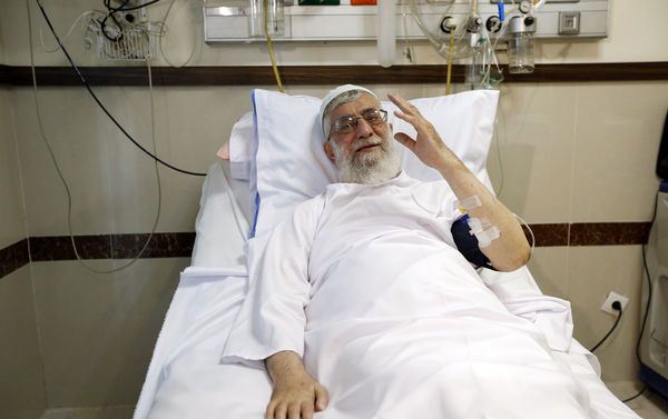 عیادت تعدادی از شخصیت‌های شرکت کننده در همایش «علمای اسلام در حمایت از مقاومت فلسطین» از رهبر انقلاب