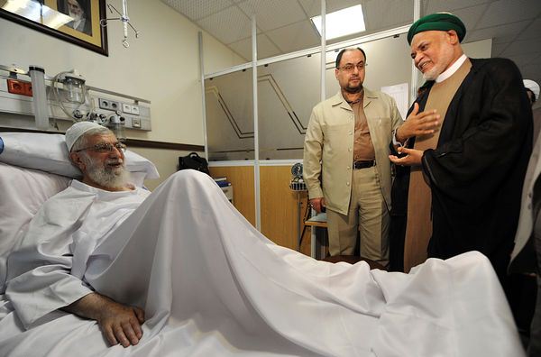 عیادت تعدادی از شخصیت‌های شرکت کننده در همایش «علمای اسلام در حمایت از مقاومت فلسطین» از رهبر انقلاب