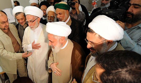 عیادت تعدادی از شخصیت‌های شرکت کننده در همایش «علمای اسلام در حمایت از مقاومت فلسطین» از رهبر انقلاب