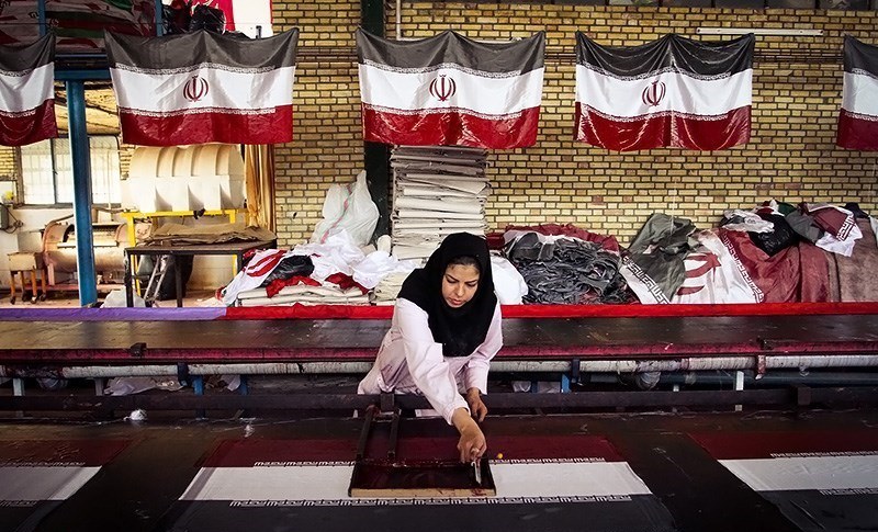 کارگاه تولید پرچم ایران در خمین