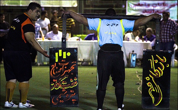 چهارمین دوره مسابقات قوی ترین مردان کشور یادواره 2700 شهید شهرری عصر روز جمعه در شهر ری برگزار شد.