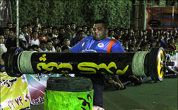 چهارمین دوره مسابقات قوی ترین مردان کشور یادواره 2700 شهید شهرری عصر روز جمعه در شهر ری برگزار شد.