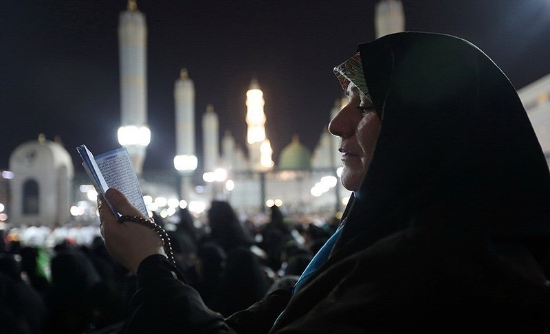 مراسم دعای کمیل حجاج در بین الحرمین مدینه