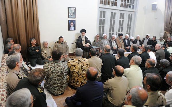 جمعی از فرماندهان نظامی در سالروز هفته دفاع مقدس صبح امروز چهارشنبه با حضرت آیت الله خامنه ای رهبر معظم انقلاب دیدار کردند.