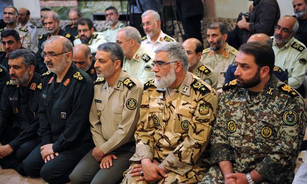 جمعی از فرماندهان نظامی در سالروز هفته دفاع مقدس صبح امروز چهارشنبه با حضرت آیت الله خامنه ای رهبر معظم انقلاب دیدار کردند.