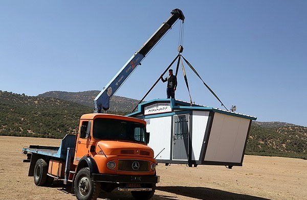 عملیات انتقال مدارس پیش ساخته به روستاهای صعب العبور در استان لرستان به همت نیروهای هوا فضای سپاه پاسداران و اداره کل نوسازی مدارس لرستان در حال انجام است.