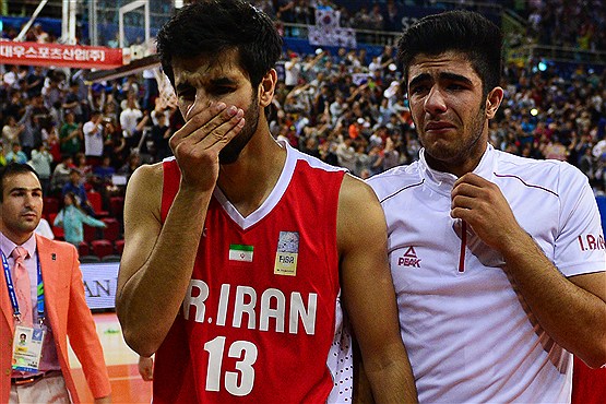 مدال نقره خیلی از ورزشکاران را خوشحال می کند اما این مدال برای بسکتبالیست های ایرانی معنای جز گریه و حسرت نداشت.