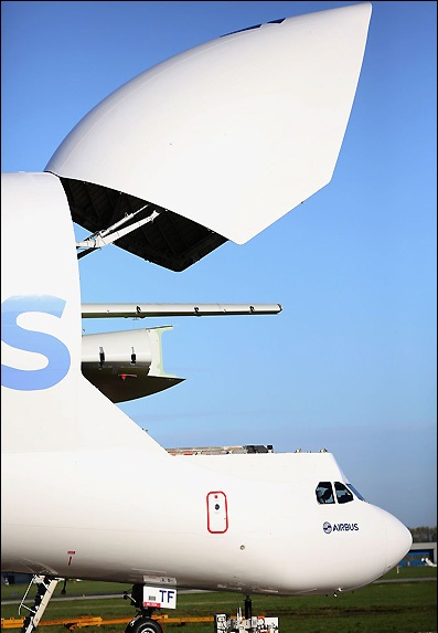 ایرباس بلوگا، یک نوع هواپیمای باری است که برای انتقال بخش های تکمیل شده از هواپیماهای تولیدی ایرباس در کارخانجات این شرکت در نقاط مختلف اروپا به مراکز مونتاژ نهایی در شهرهای تولوز، پاریس و هامبورگ سا