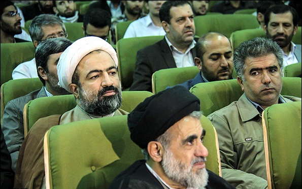 همایش وحدت اصولگرایان عصر امروز در سالن اجتماعات لانه جاسوسی برگزار شد.