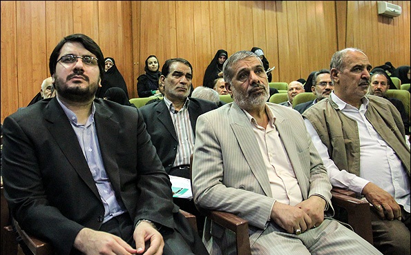 همایش وحدت اصولگرایان عصر امروز در سالن اجتماعات لانه جاسوسی برگزار شد.