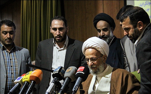 همایش وحدت اصولگرایان عصر امروز در سالن اجتماعات لانه جاسوسی برگزار شد.