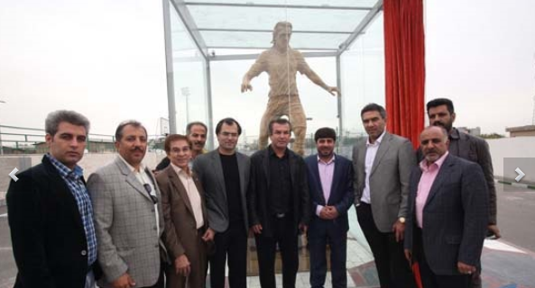 رونمایی از تندیس علی کریمی