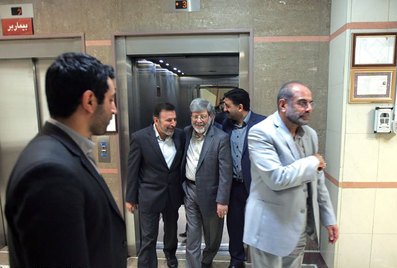 عیادت شخصیت های سیاسی از صالحی