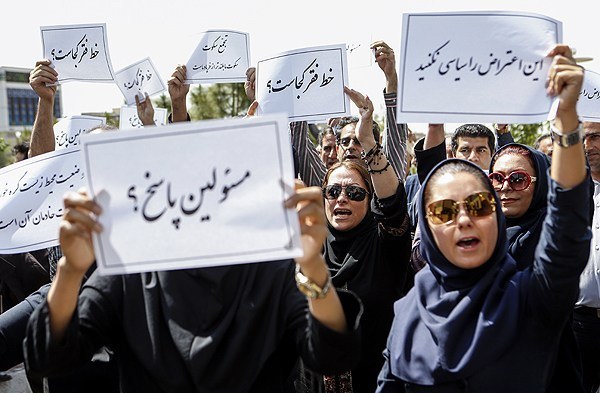 تجمع اعتراض‌آمیز کارکنان سازمان محیط زیست