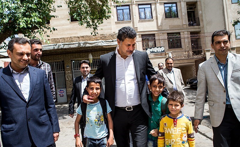 بازدید علی دایی از انجمن حمایت از کودکان کار