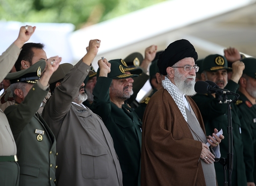 حضور رهبر انقلاب در دانشگاه امام حسین(ع)