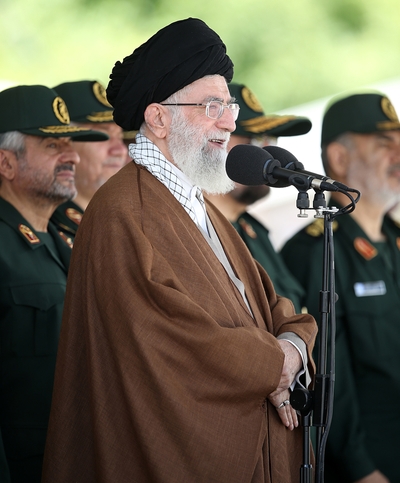 حضور رهبر انقلاب در دانشگاه امام حسین(ع)