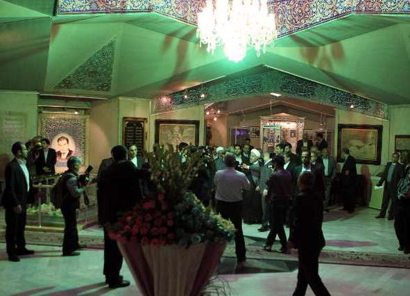 بازدید رییس جمهور از مقبره شهریار