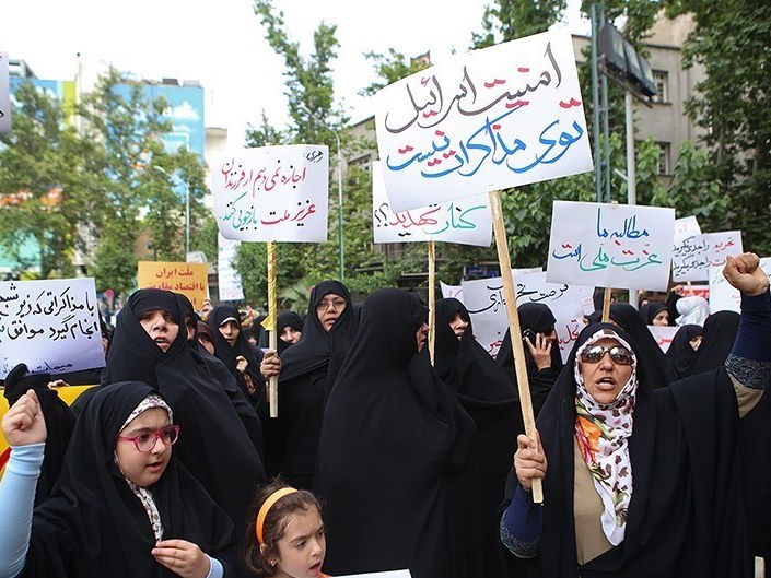 تجمع دانشجویان در میدان فلسطین