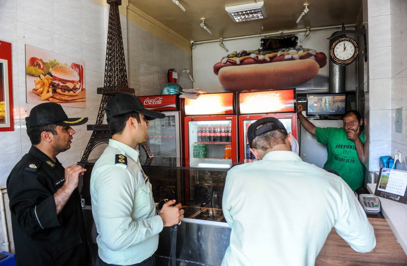 برخورد پلیس با روزه خواران