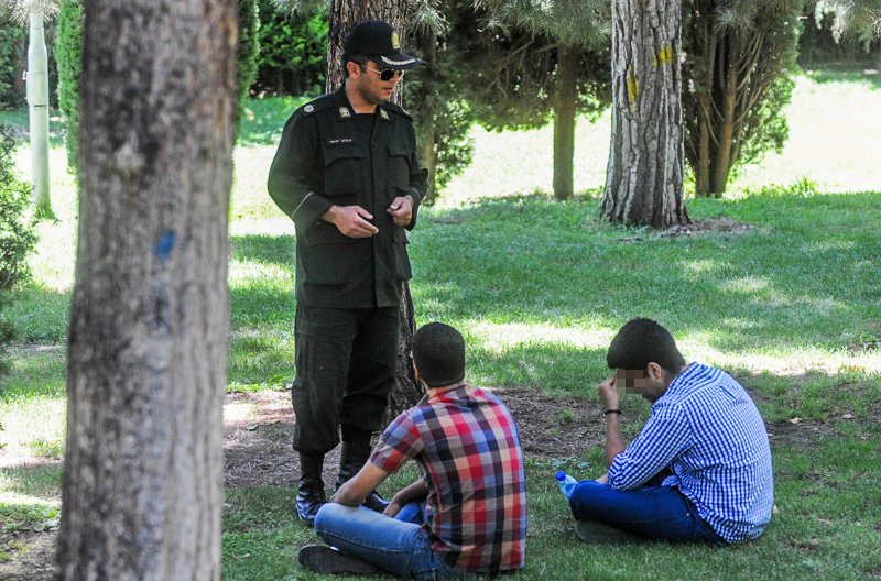 برخورد پلیس با روزه خواران