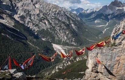 خوابیدن بین زمین و آسمان