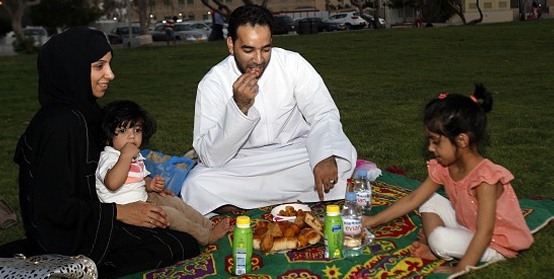 افطار در ساحل دریا