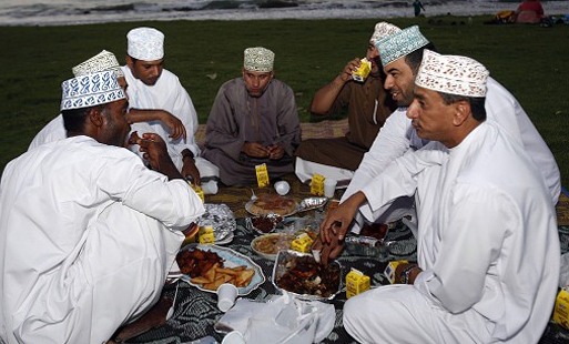 افطار در ساحل دریا