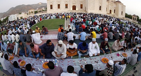 افطار در ساحل دریا