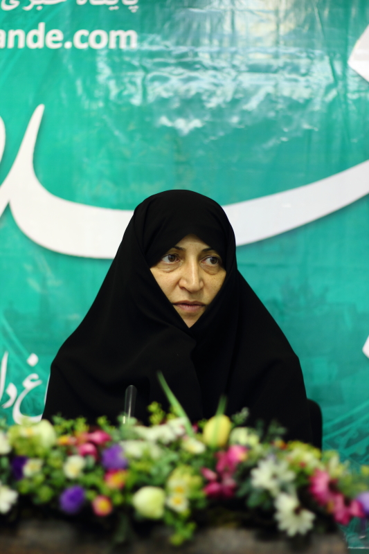لاله افتخاری در حاشیه بازدید از سایت «نماینده»